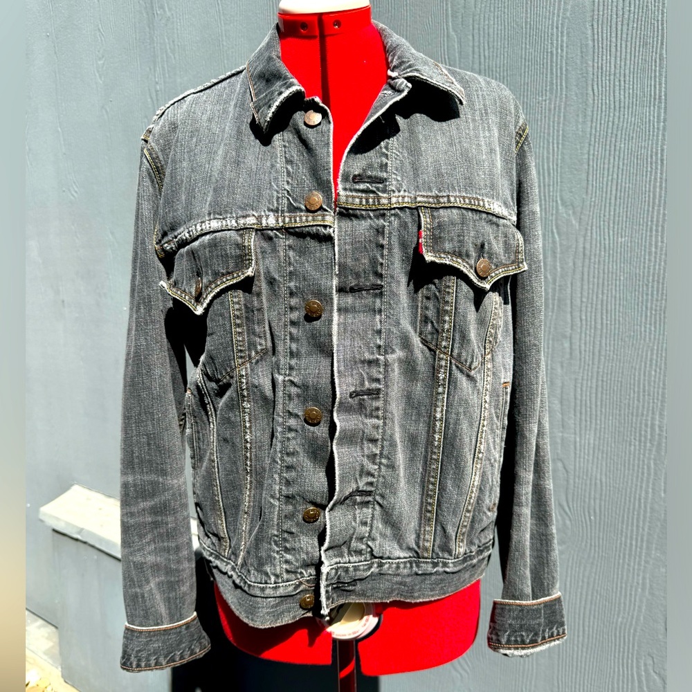 Men’s Vintage 1980s Red Tab Levi’s Slim Trucker Faded Black Denim Jacket Size MD